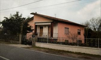 Casa singola in vendita a Massa