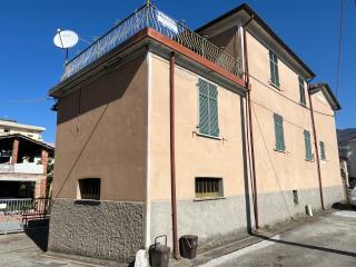 Casa semindipendente in vendita a Massa