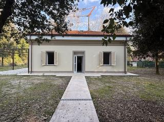 Casa singola in vendita a Massa