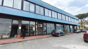 Locale comm.le/Fondo in vendita a Carrara