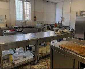 Alimentari in vendita a Carrara