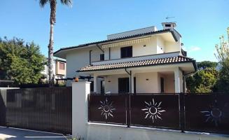 Villetta bifamiliare in vendita a Montignoso