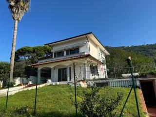 Villa in vendita a Carrara