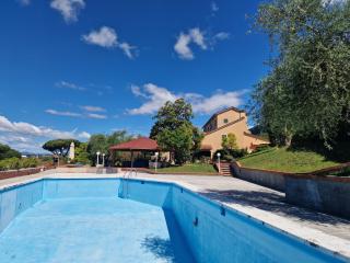 Villa in vendita a Carrara