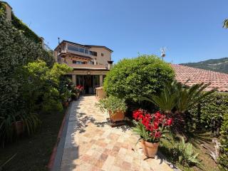 Villa in vendita a Carrara