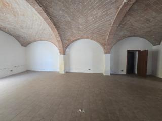 Locale comm.le/Fondo in vendita a Colle di Val d'Elsa