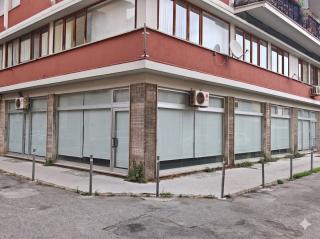 Locale comm.le/Fondo in vendita a Carrara