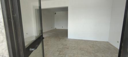 Struttura per uso commerciale in vendita a Massa
