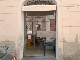Negozio in affitto a Massa