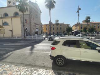 Fondo commerciale in affitto a Marina Di Carrara, Carrara (MS)