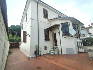Casa semindipendente in vendita a Carrara