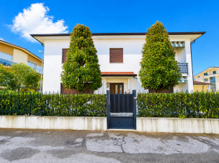 Casa singola in vendita a Carrara