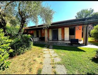 Casa semindipendente in vendita a Massa