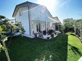 Villa in vendita a Montignoso