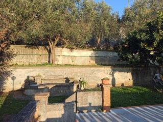 Casa semindipendente in vendita a Massa