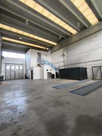 Capannone commerciale in vendita a Carrara