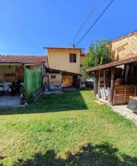 Casa semindipendente in vendita a Massa
