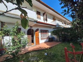 Villetta a schiera in vendita a Massa