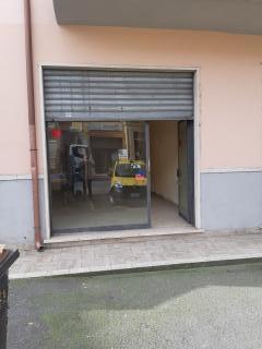 Fondo commerciale in vendita a Avenza, Carrara (MS)