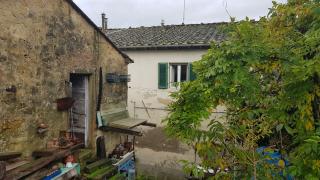 Porzione di casa in vendita a Crocino, Collesalvetti (LI)