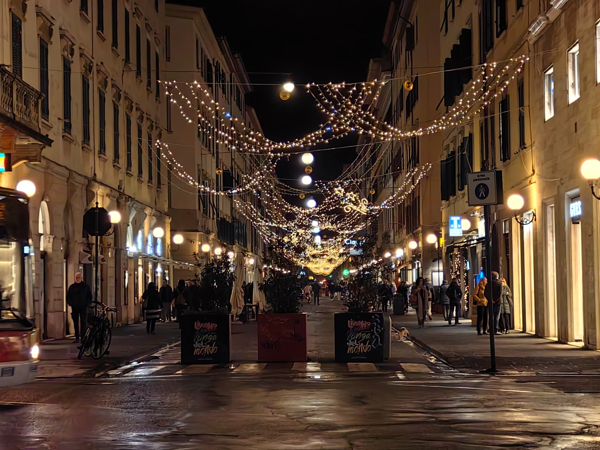 Natale a Livorno tra villaggi, alberi e luminarie
