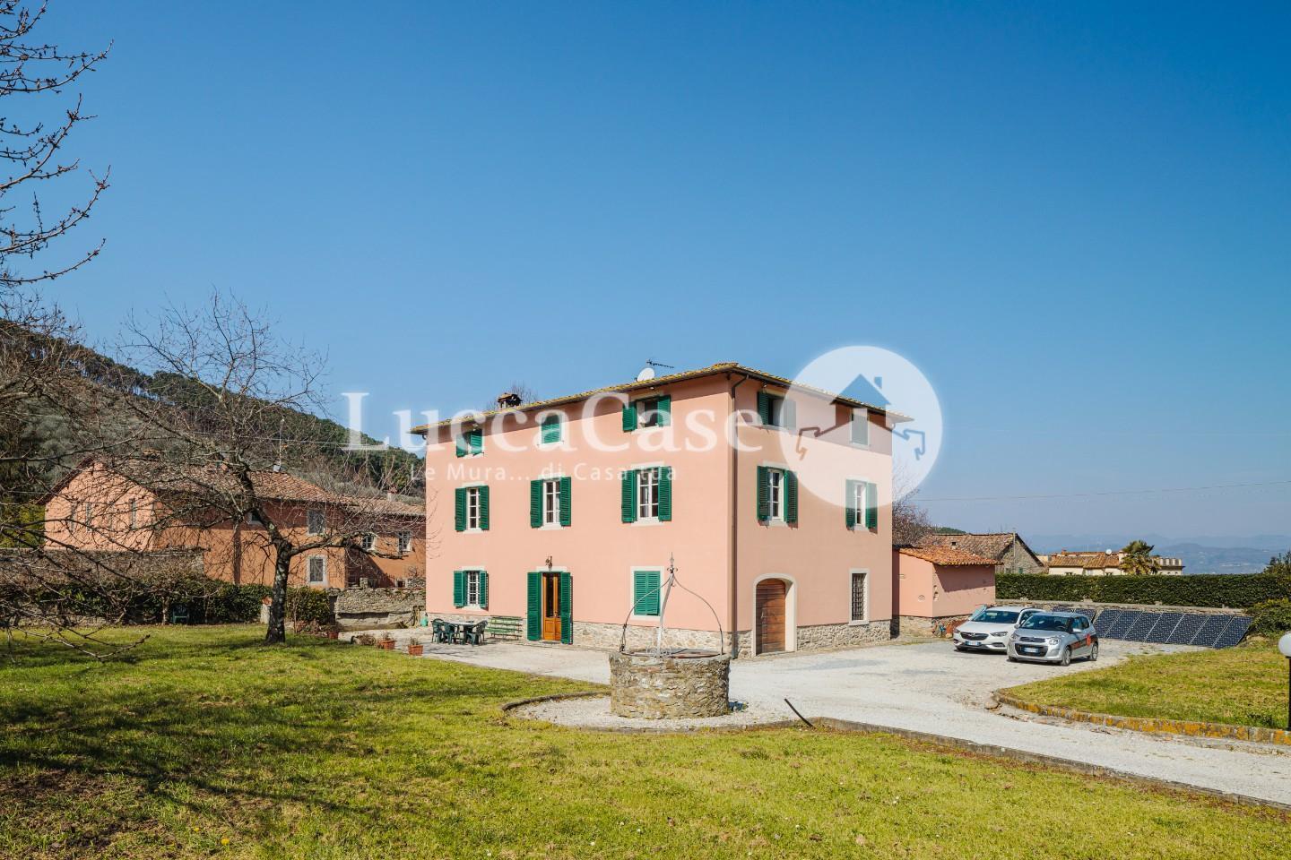 Farmhouse for sale in Capannori (LU)