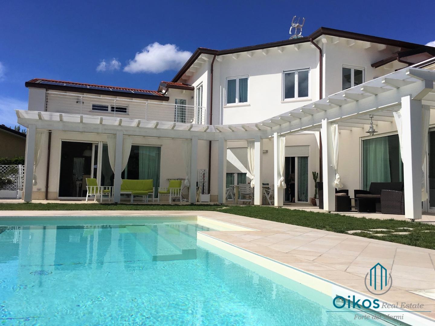 Semi-detached house in Forte dei Marmi