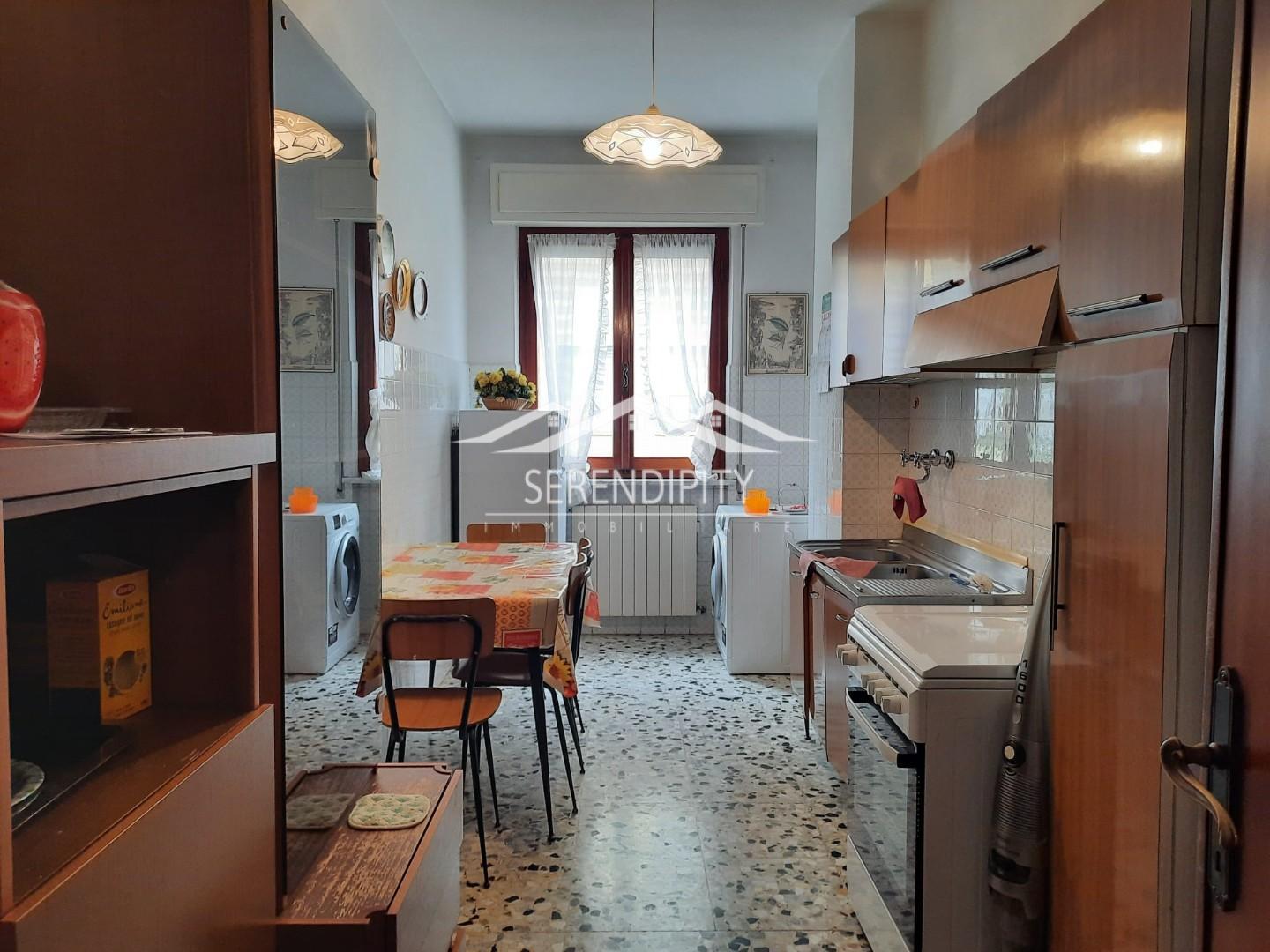 Appartamento in affitto a Marina Di CarraraCarrara (MS)