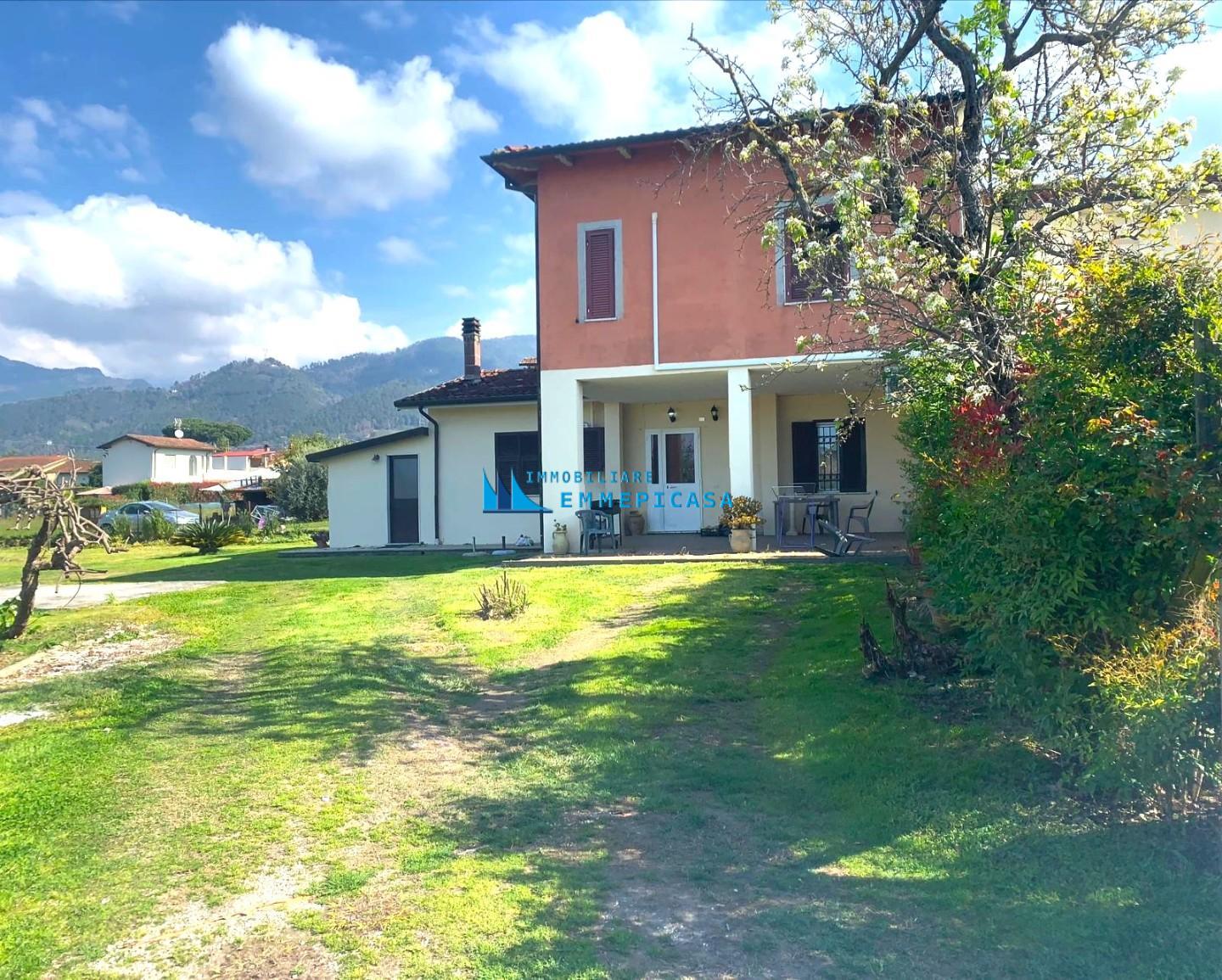 Villetta bifamiliare in affitto vacanze a Montignoso (MS)
