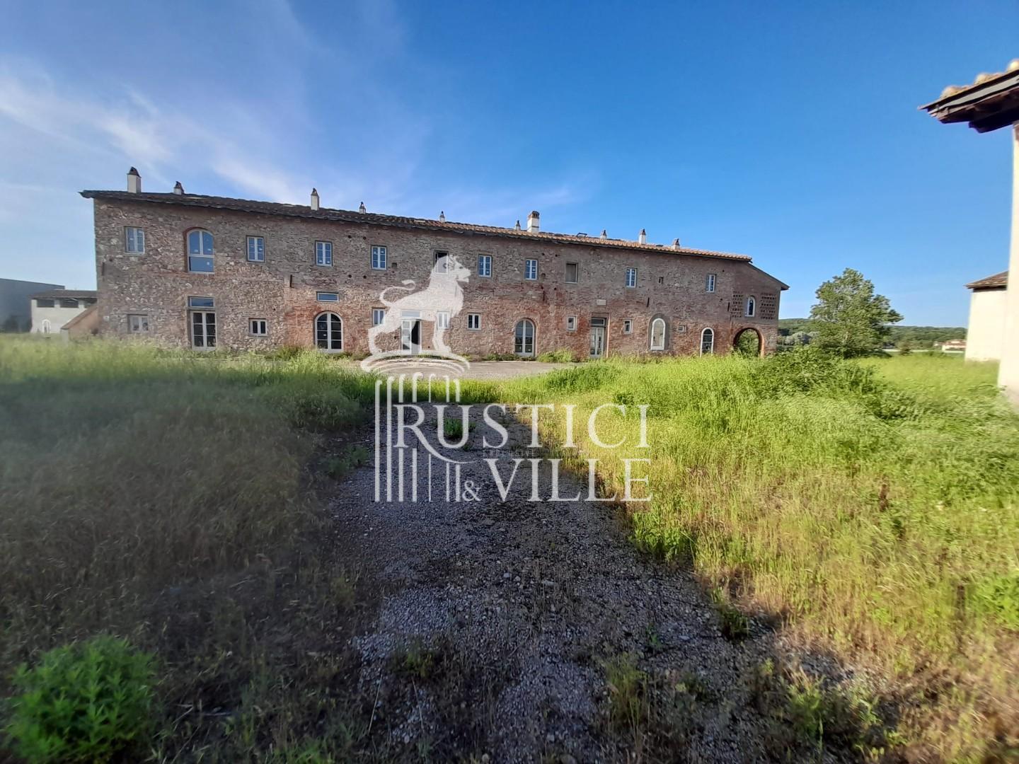 Agriturismo in vendita a Pontedera (Pisa)