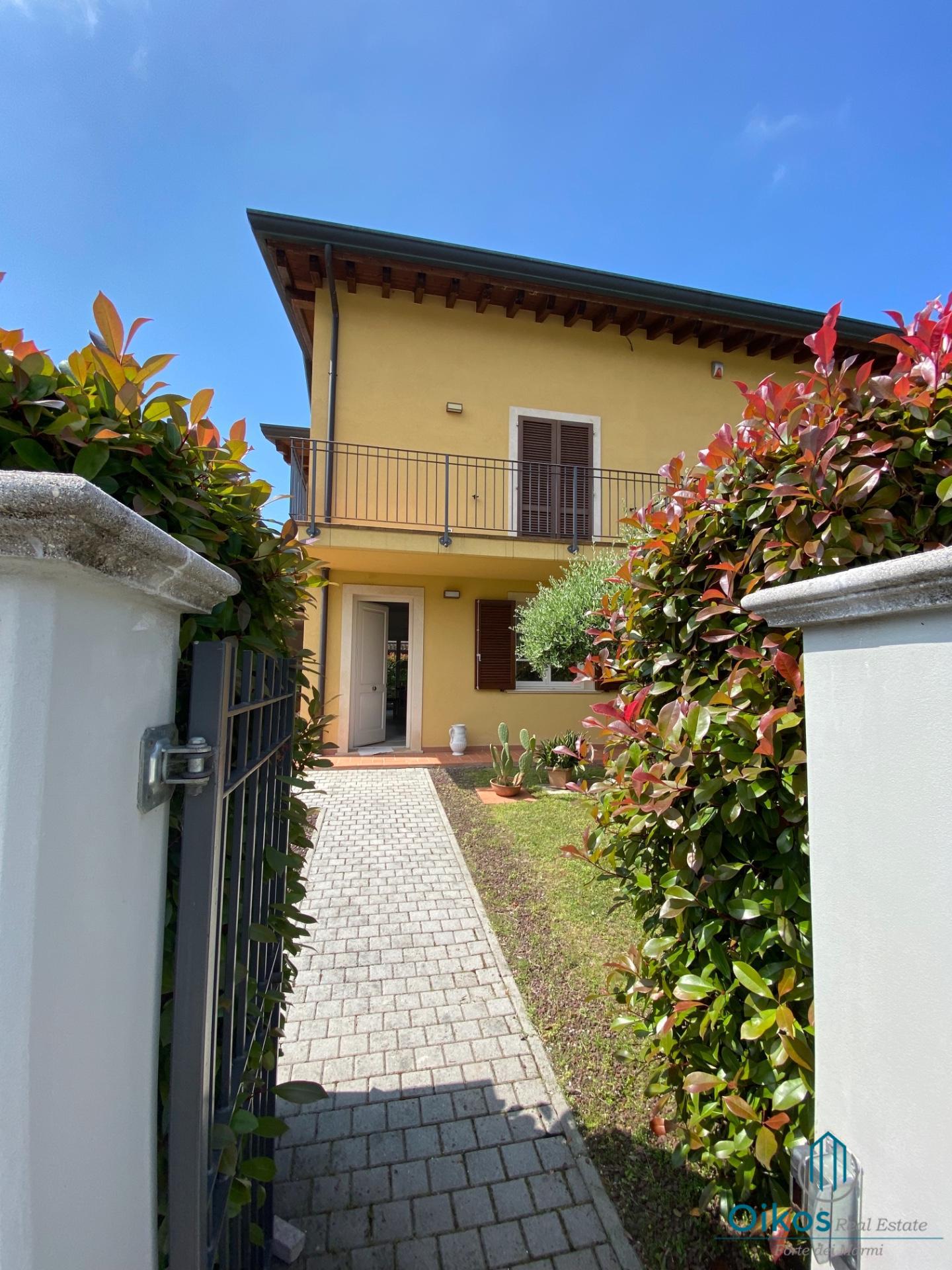 Terraced house in Montignoso