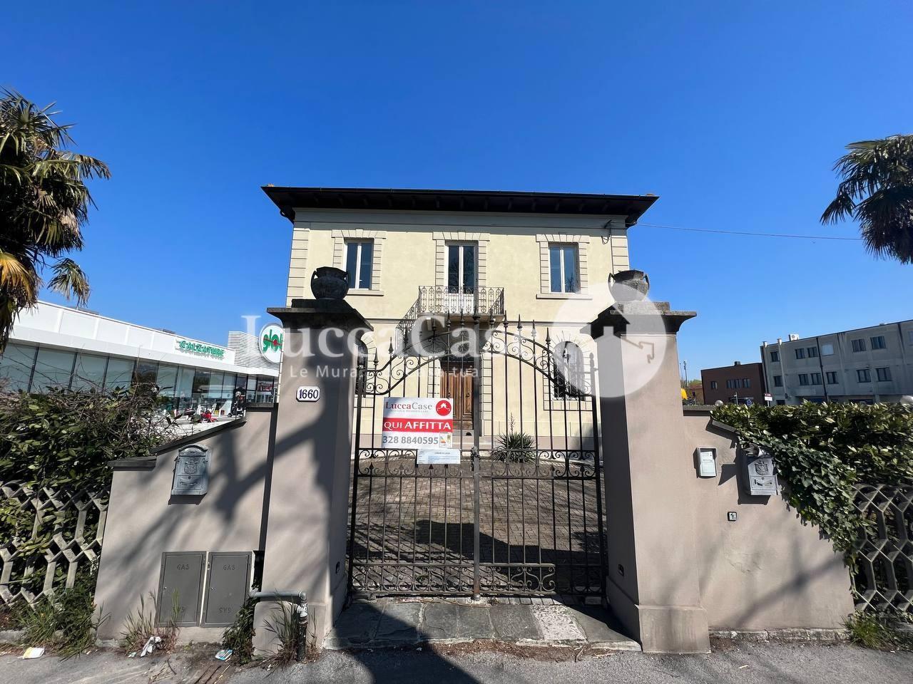 Business mall for sale in Lucca