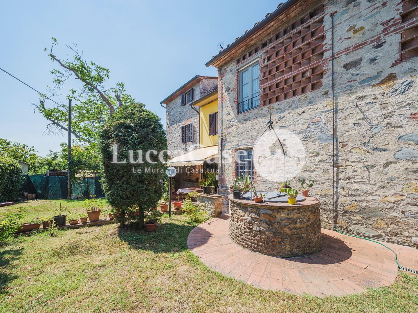 Farmhouse for sale in Capannori (LU)