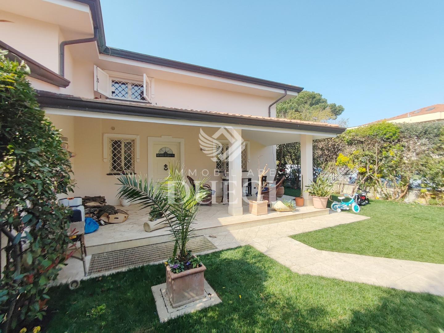 Villa in vendita a Camaiore (LU)
