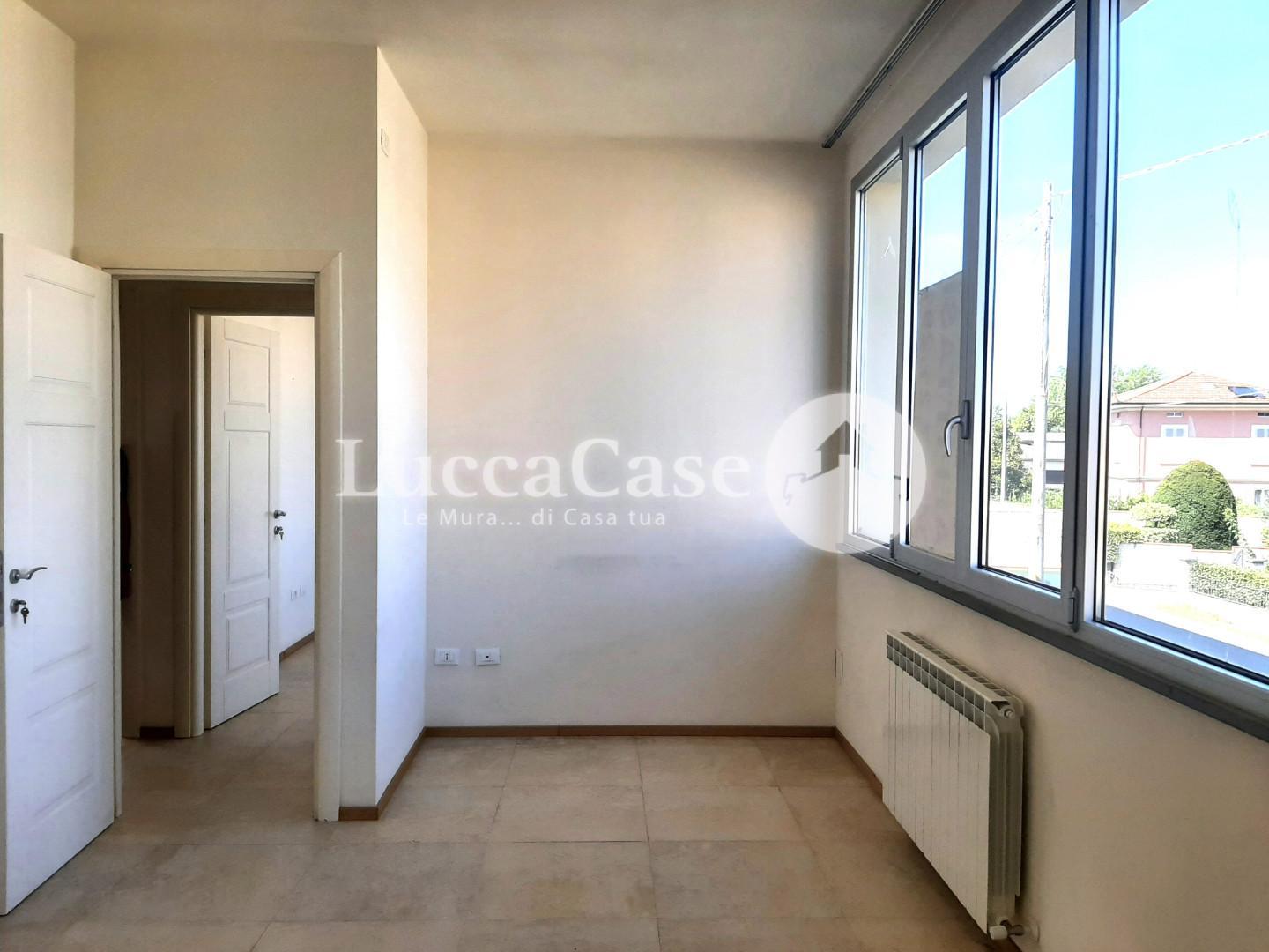 Office for commercial rentals in Lucca