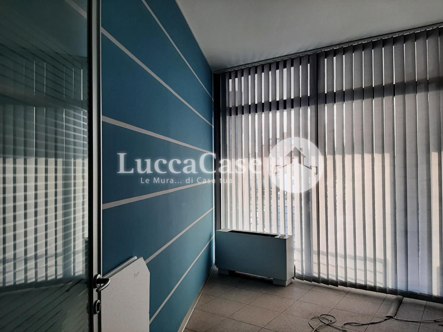 Ufficio in affitto commerciale a Altopascio (LU)