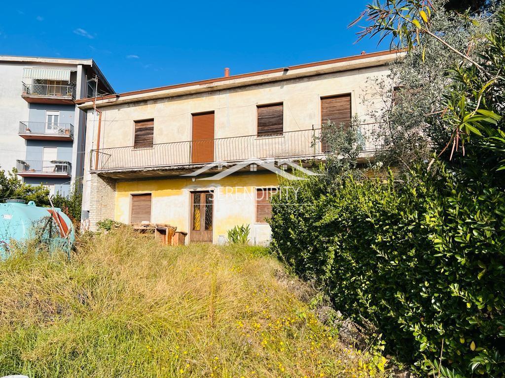 Semi-detached house for sale in Carrara (MS)