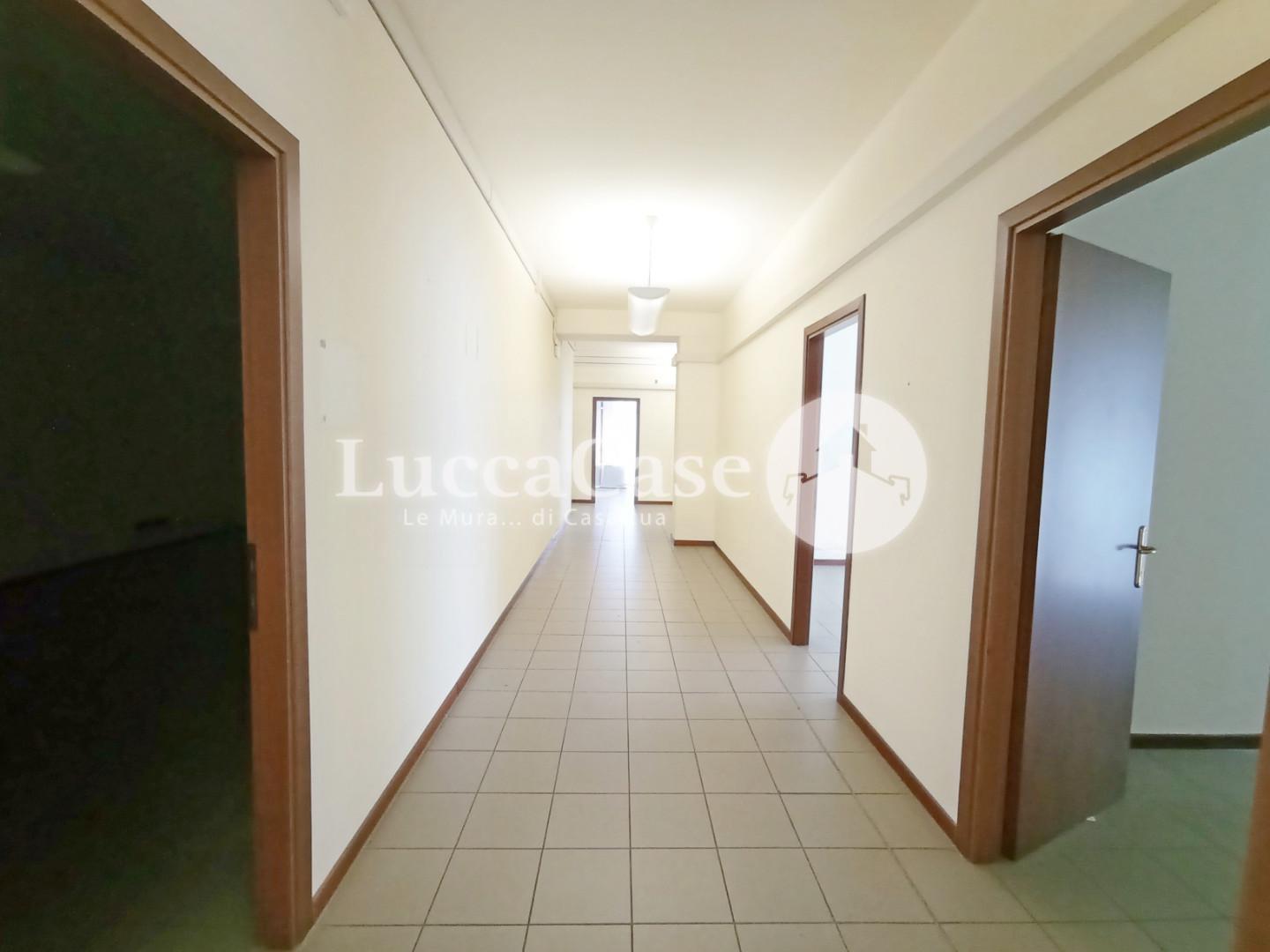 Business mall for commercial rentals in Lucca