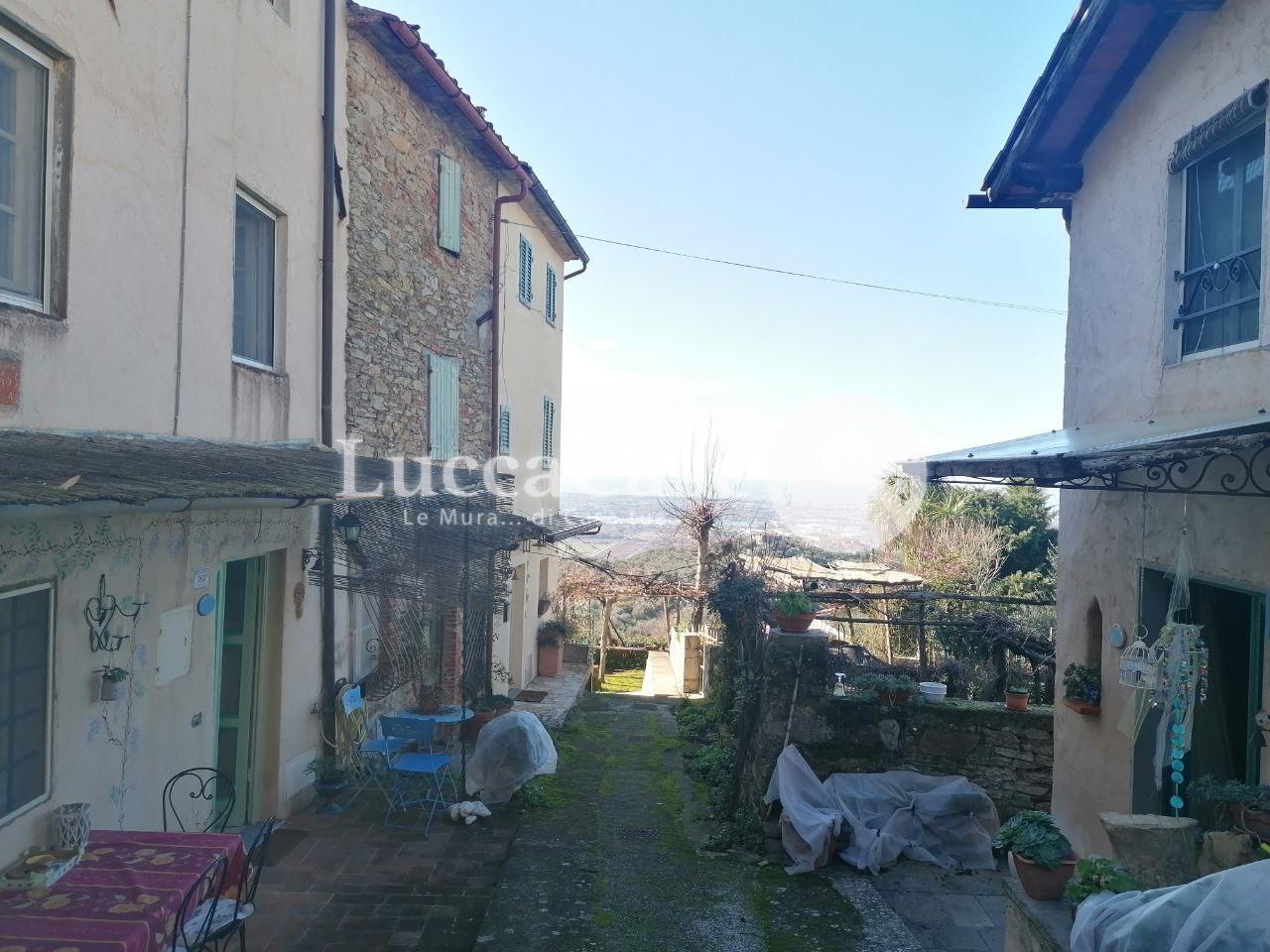 Townhouses for sale in Massarosa (LU)