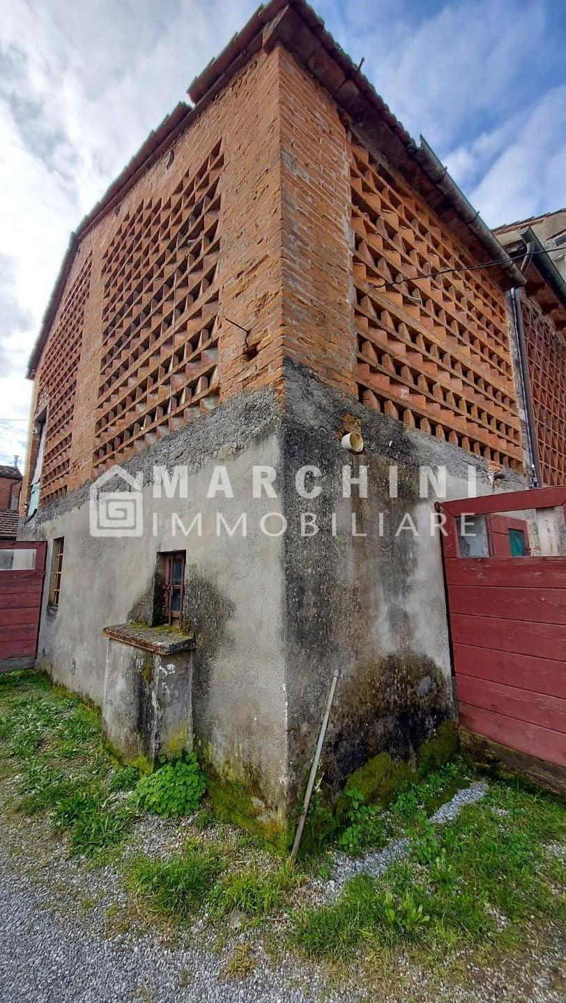 Warehouse for sale in Lucca