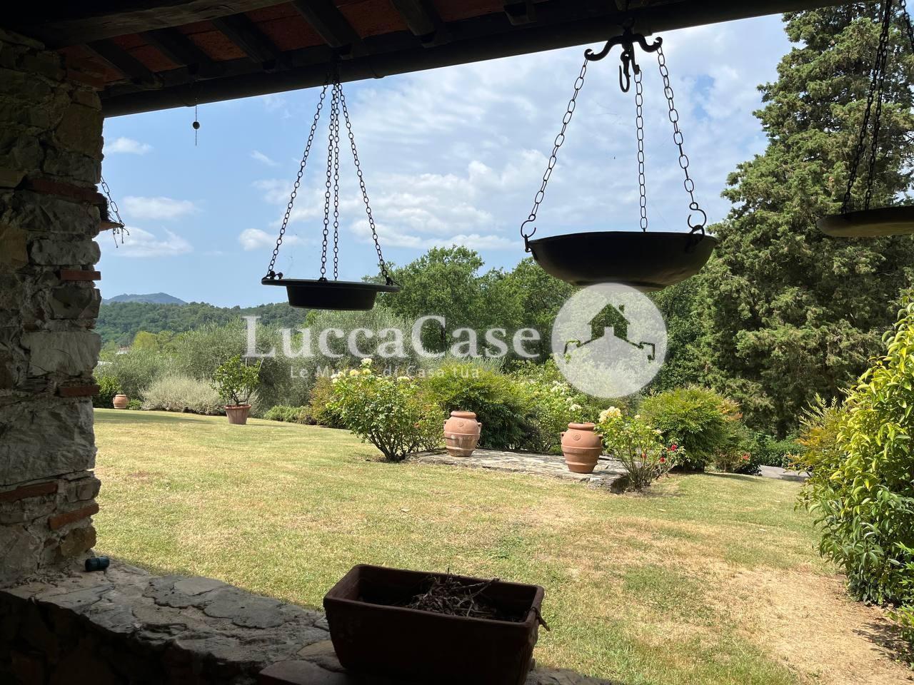 Farmhouse for sale in Lucca