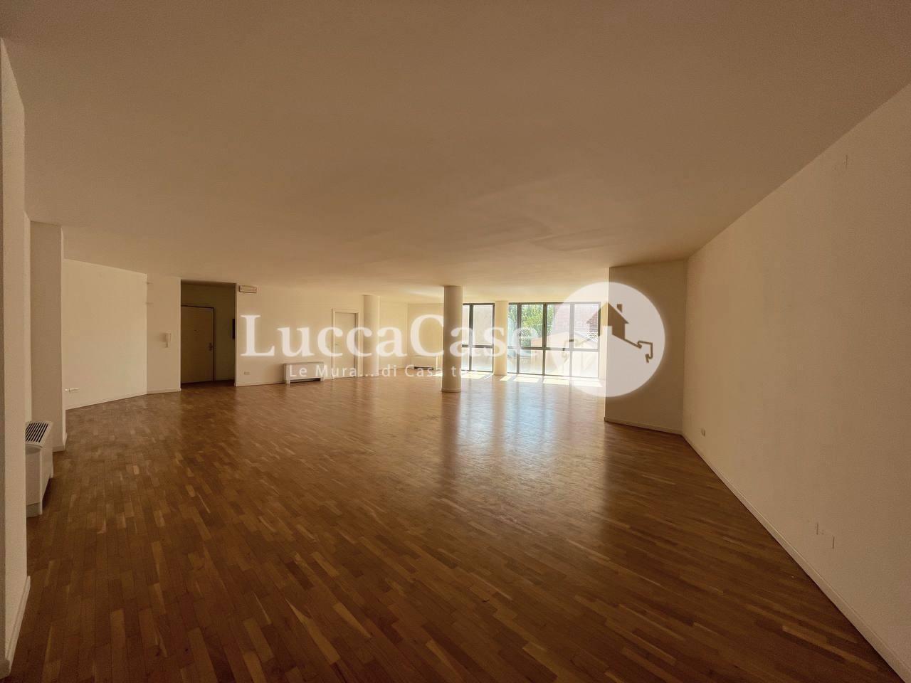 Office for commercial rentals in Lucca