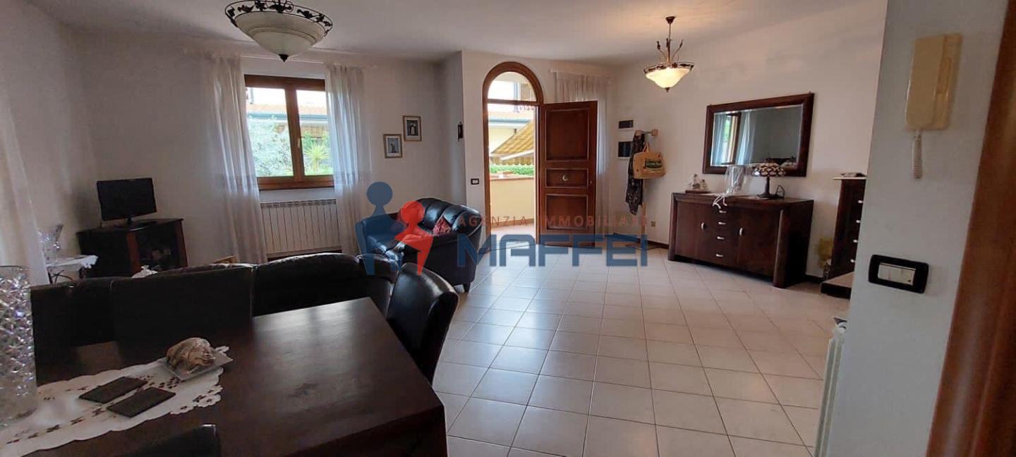 Four-family cottage for sale in Viareggio (LU)