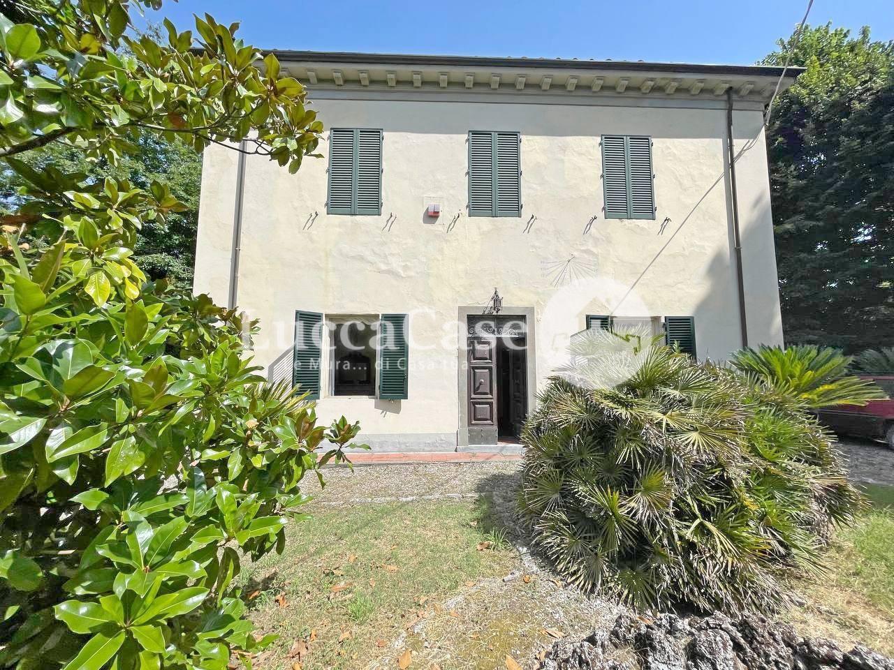 Historic building for sale in Lucca