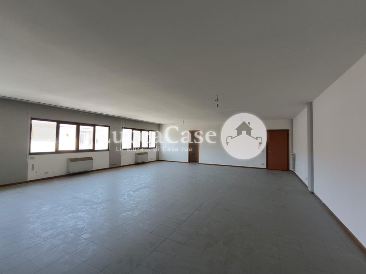 Office for commercial rentals, ref. F007A