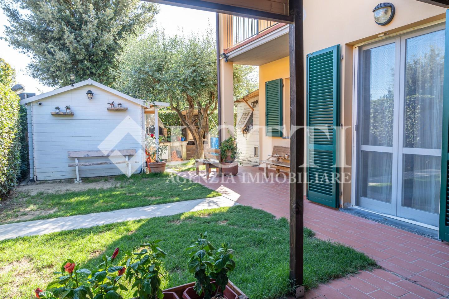 Angular terraced house for sale in Vicopisano (PI)