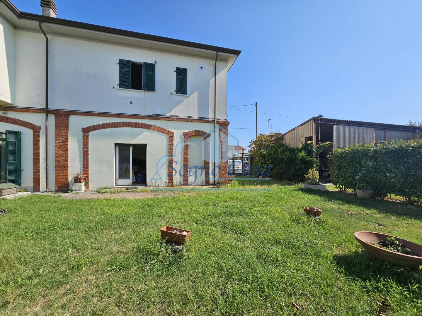 Casa semindipendente in vendita a Avenza, Carrara (MS)