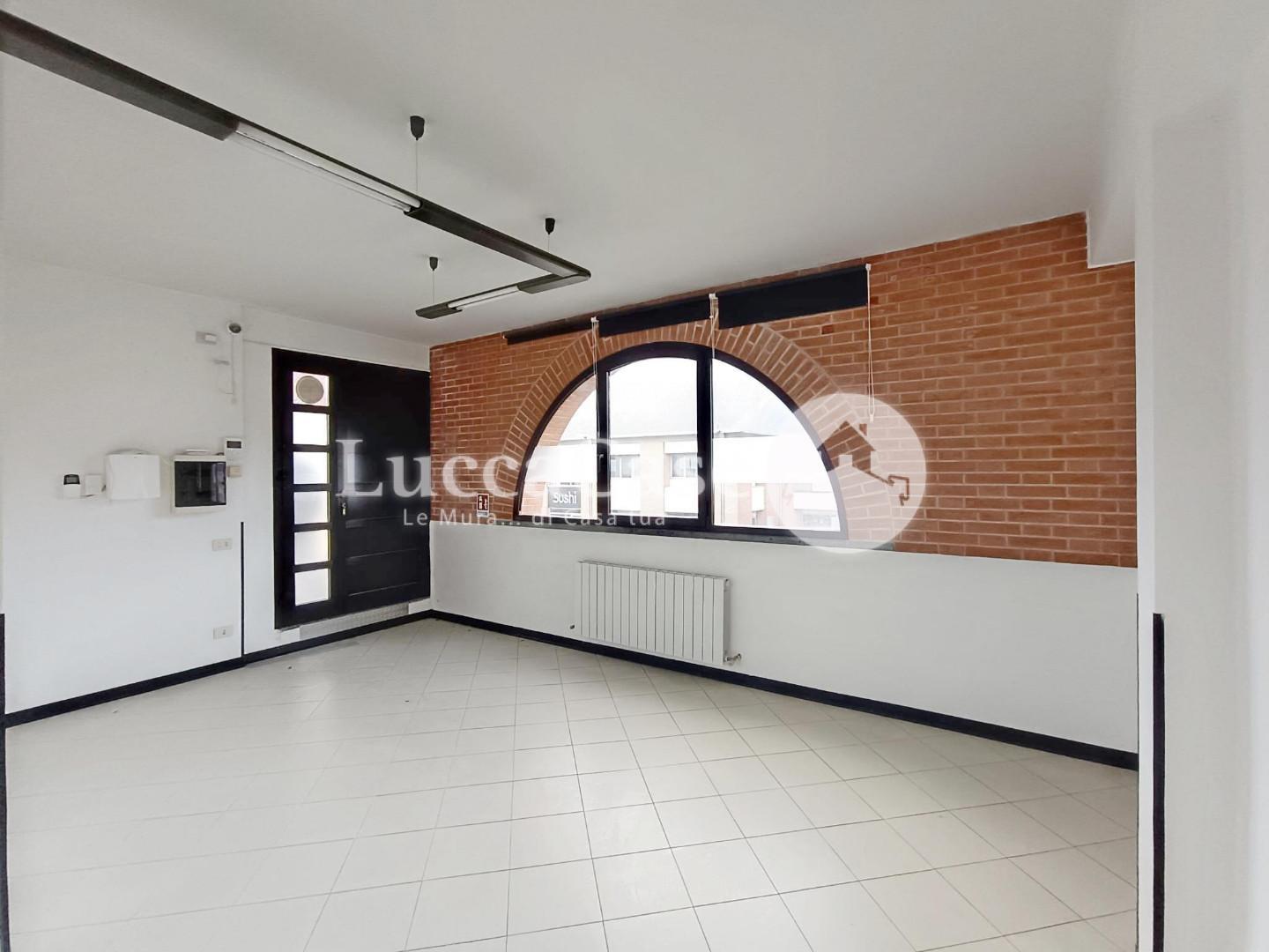 Office for commercial rentals in Coreglia Antelminelli (LU)