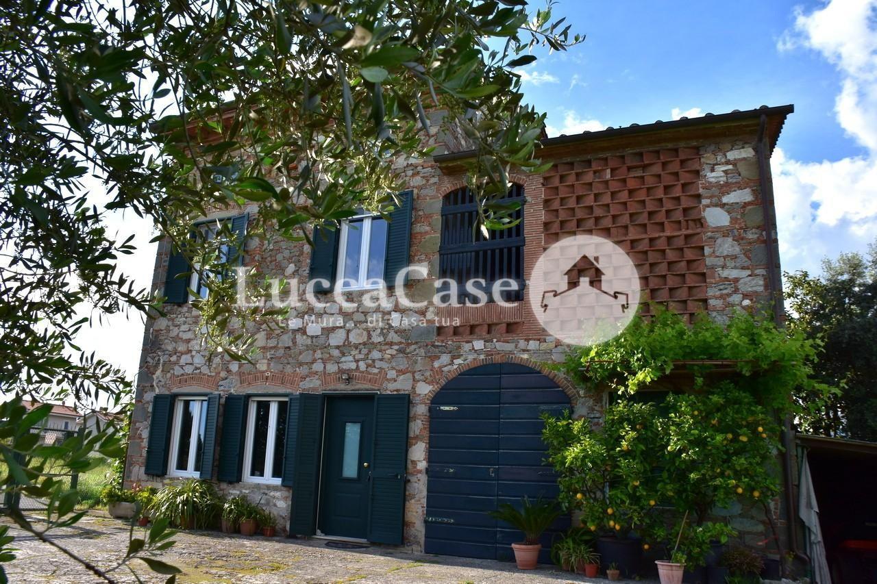 Farmhouse for sale in Capannori (LU)
