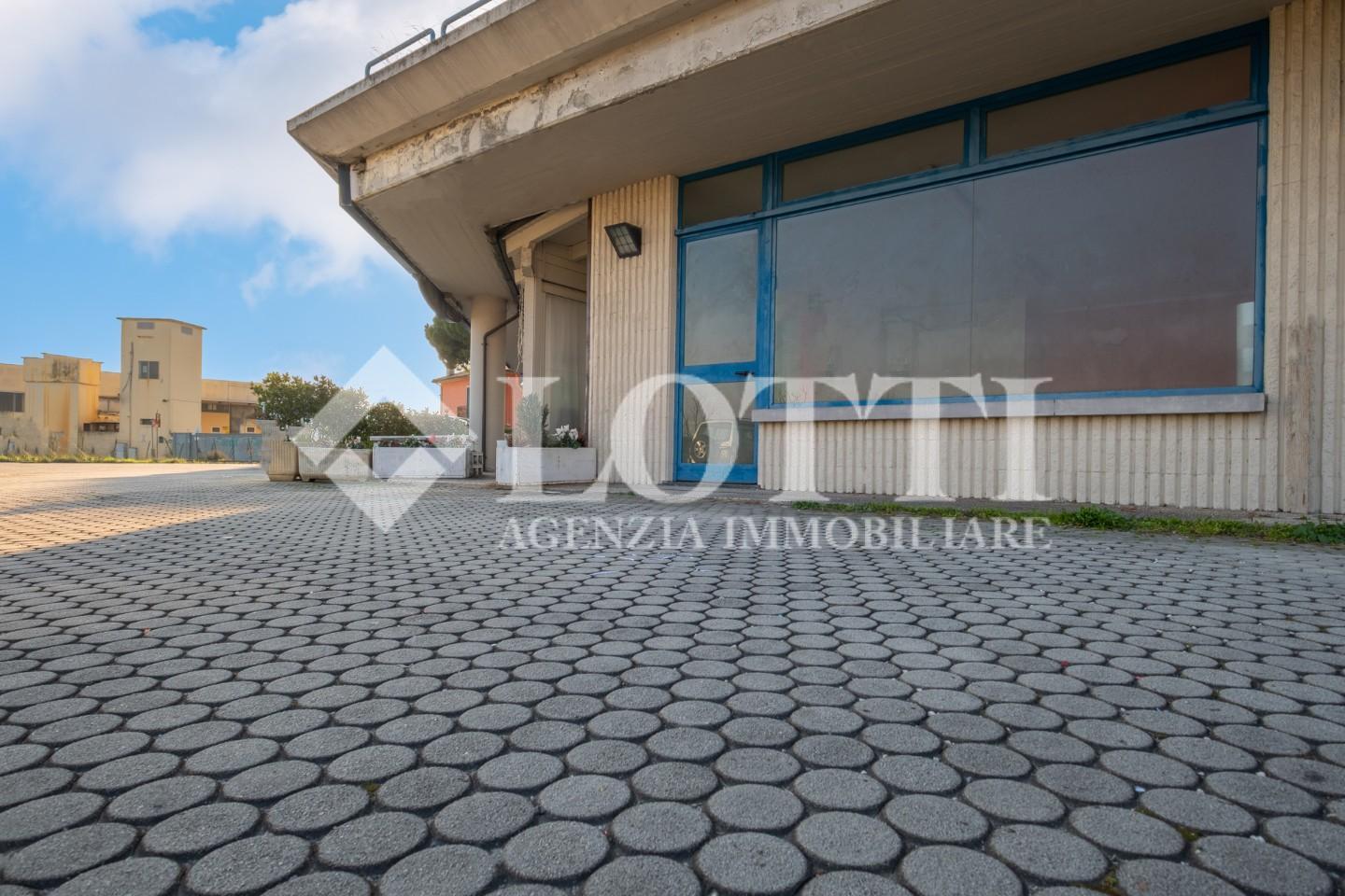 Business mall for commercial rentals in Bientina (PI)